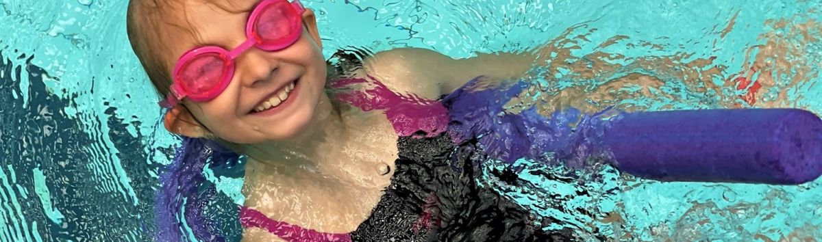 Ar plaukimas gali padaryti vaikus laimingesnius?